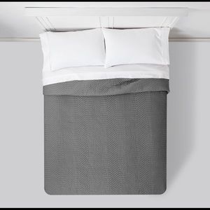 Geo Stitch quilt, Drak Gray King size